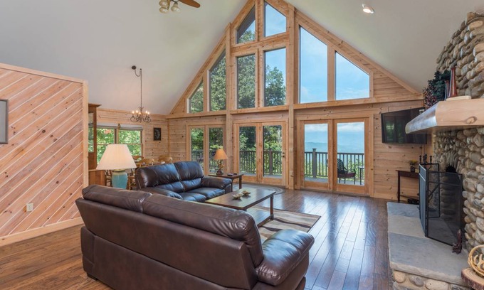 Old Fort Cabin | 195 m² Cabin ∙ 2 bedrooms ∙ 4 guests