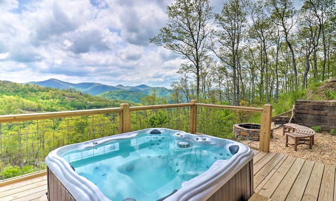 Bryson City House | 195 m² House ∙ 3 bedrooms ∙ 8 guests