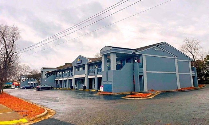 Northwest Raleigh Hotel | 2-Star Hotel ∙ Days Inn by Wyndham Raleigh Glenwood-Crabtree