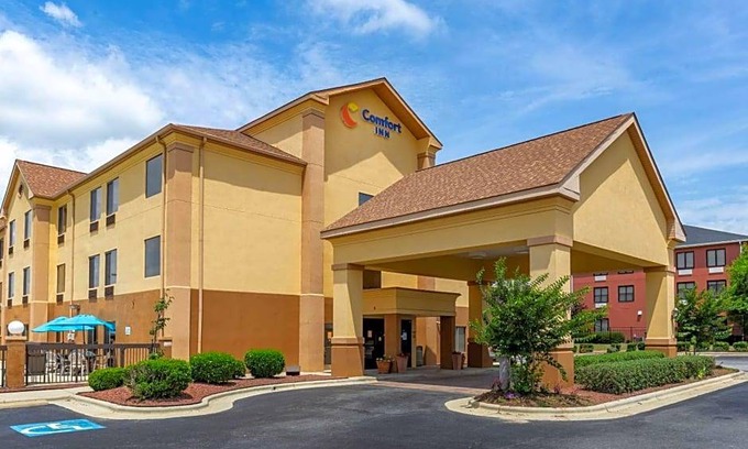 Garner Hotel | 2-Star Hotel ∙ Comfort Inn Garner Clayton I-40