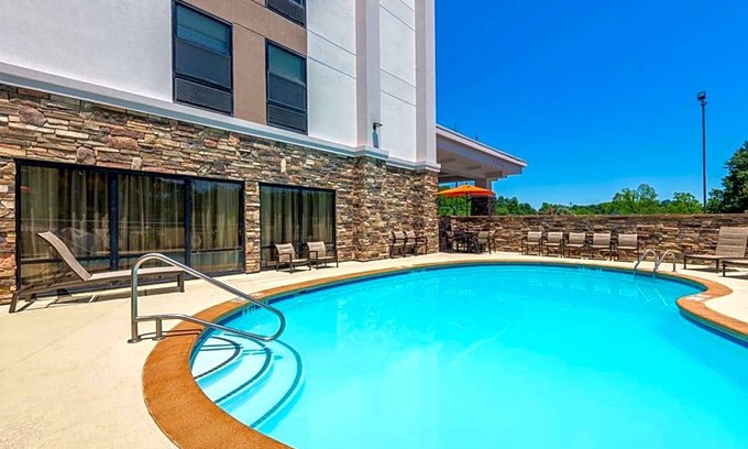 Wilkesboro Hotel | 2-Star Hotel ∙ Hampton Inn Wilkesboro