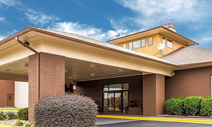 Hickory Hotel | 2-Star Hotel ∙ Quality Suites Convention Center - Hickory