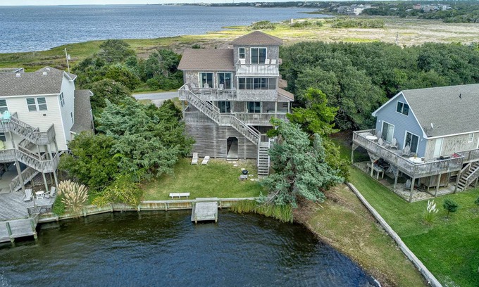 Brigands' Bay House | 200 m² House ∙ 4 bedrooms ∙ 8 guests