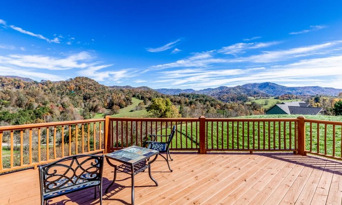 River Ridge House | 204 m² House ∙ 4 bedrooms ∙ 10 guests