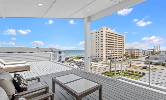 Wilmington Beach House | 204 m² House ∙ 4 bedrooms ∙ 13 guests