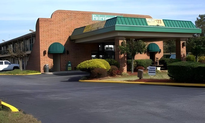 Greensboro Hotel | 210 m² Motel ∙ 6 guests