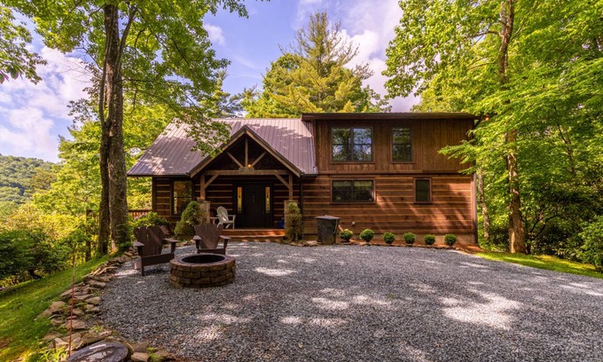 Boone Cabin | 212 m² Cabin ∙ 3 bedrooms ∙ 11 guests