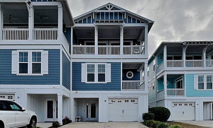 North Carolina Coast House | 214 m² House ∙ 4 bedrooms ∙ 9 guests