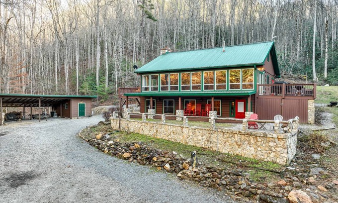 Bryson City House | 222 m² House ∙ 3 bedrooms ∙ 11 guests