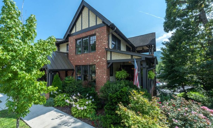 Cheshire House | 234 m² House ∙ 3 bedrooms ∙ 6 guests