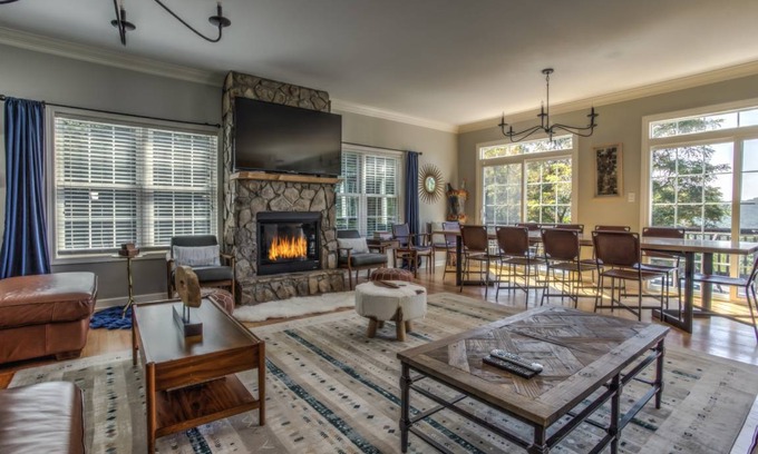 Asheville House | 237 m² House ∙ 5 bedrooms ∙ 14 guests