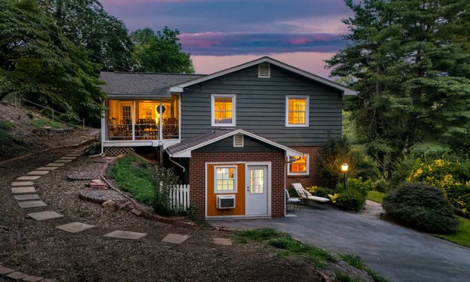 Asheville House | 255 m² House ∙ 5 bedrooms ∙ 12 guests