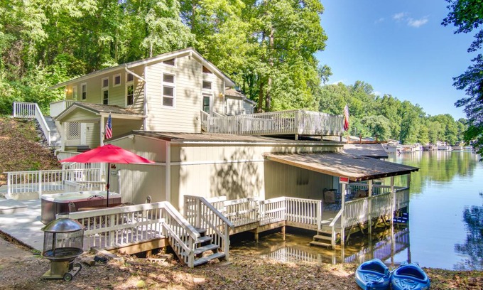 Lake Lure House | 256 m² House ∙ 4 bedrooms ∙ 10 guests
