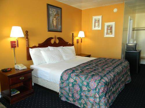 Roanoke Rapids Hotel | 26 m² Motel ∙ 5 guests