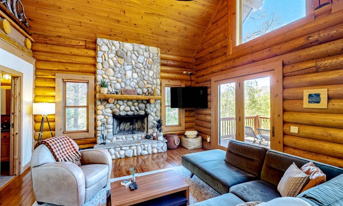 Topton Cabin | 260 m² Cabin ∙ 4 bedrooms ∙ 11 guests