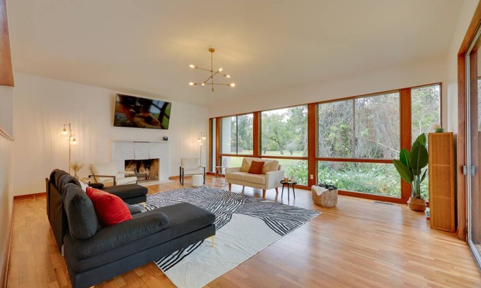 Forest Hills House | 261 m² House ∙ 3 bedrooms ∙ 7 guests