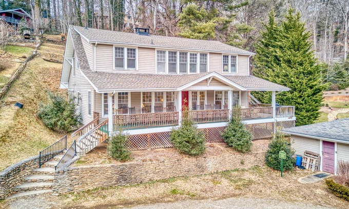 Lake Junaluska Cabin | 268 m² Cabin ∙ 9 bedrooms ∙ 16 guests