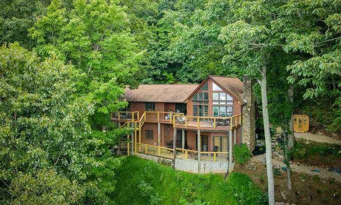 Royal Pines House | 269 m² House ∙ 3 bedrooms ∙ 14 guests