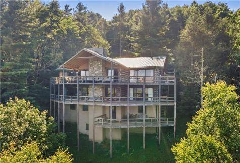 Wolf Laurel Cabin | 274 m² Cabin ∙ 4 bedrooms ∙ 10 guests