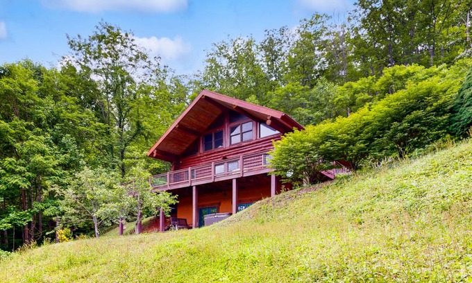 Sylva Cabin | 288 m² Cabin ∙ 2 bedrooms ∙ 9 guests