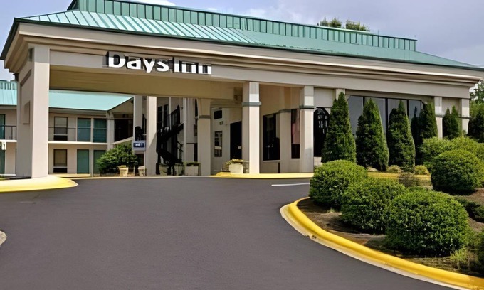 Hendersonville Hotel | 29 m² Hotel ∙ 127 guests
