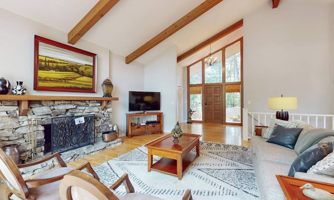 Hendersonville House | 291 m² House ∙ 3 bedrooms ∙ 6 guests