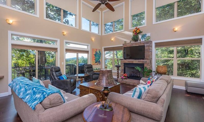 Lake Lure House | 296 m² House ∙ 5 bedrooms ∙ 12 guests