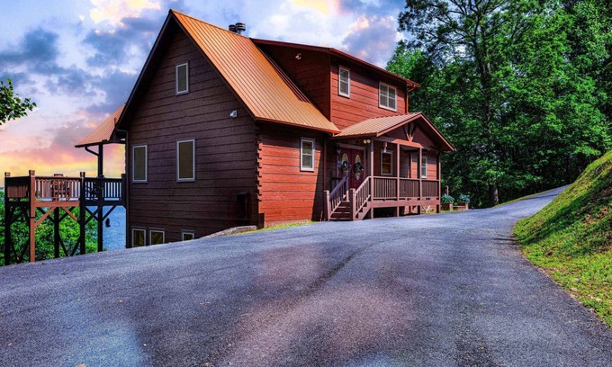 Brasstown House | 297 m² House ∙ 5 bedrooms ∙ 10 guests