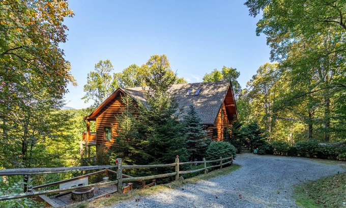 Banner Elk Cabin | 299 m² Cabin ∙ 3 bedrooms ∙ 12 guests