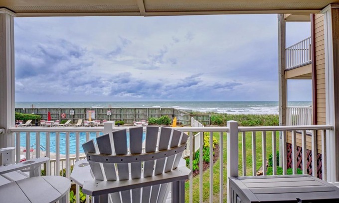 Sneads Ferry Apartment | 2BR 2BA Oceanfront Condo with POOL