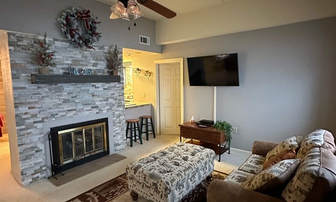 Sugar Mountain Condo | 2nd Floor 'Sky Rise Vista' - Pool Access!