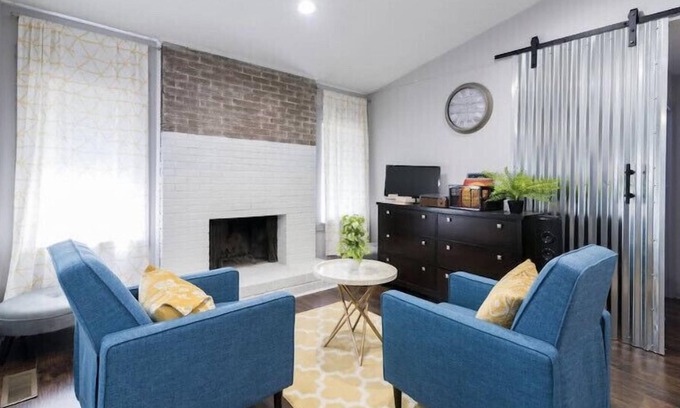 East Forest House | 3/2 Pet friendly | Weekly and Monthly stays