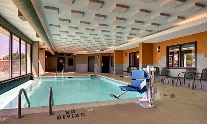 Greensboro Hotel | 3-Star Hotel ∙ Drury Inn & Suites Greensboro