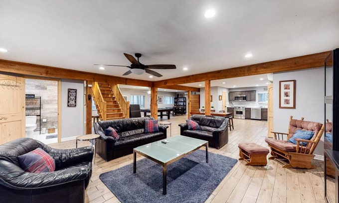 Hendersonville House | 301 m² House ∙ 4 bedrooms ∙ 12 guests