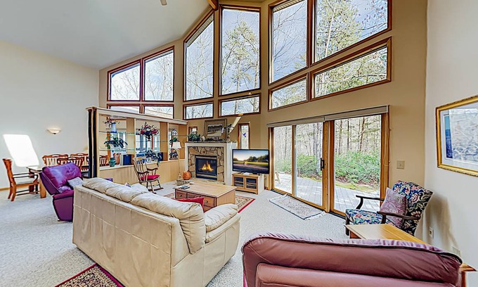 Lake Lure House | 307 m² House ∙ 3 bedrooms ∙ 10 guests