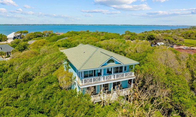 Pine Knoll Shores House | 313 m² House ∙ 5 bedrooms ∙ 10 guests