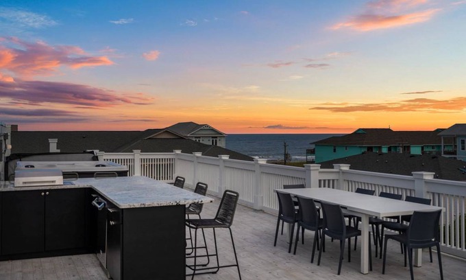 North Carolina Coast House | 316 m² Maisonette ∙ 4 bedrooms ∙ 12 guests