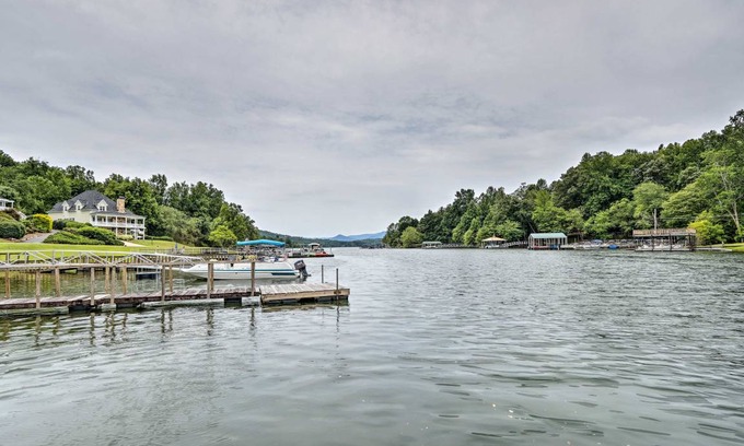 Hayesville House | 325 m² House ∙ 3 bedrooms ∙ 9 guests