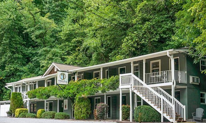 Chimney Rock Hotel | 33 m² Motel ∙ 2 bedrooms ∙ 5 guests