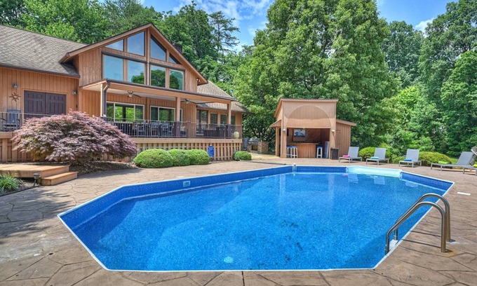 Mayhew House | 332 m² House ∙ 5 bedrooms ∙ 16 guests