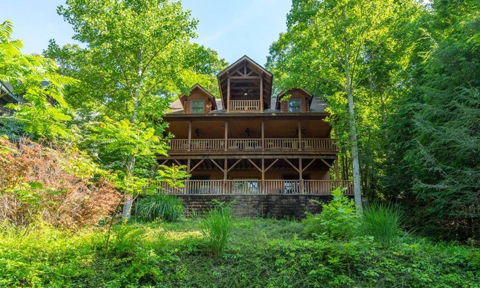 Montreat Cabin | 335 m² Cabin ∙ 8 bedrooms ∙ 20 guests