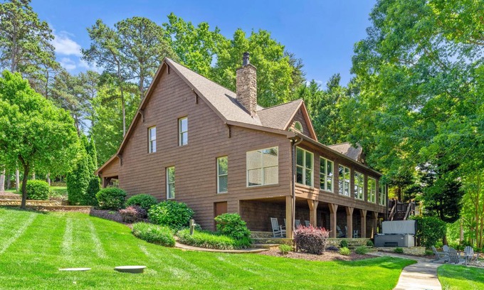 Mayhew House | 343 m² House ∙ 5 bedrooms ∙ 16 guests