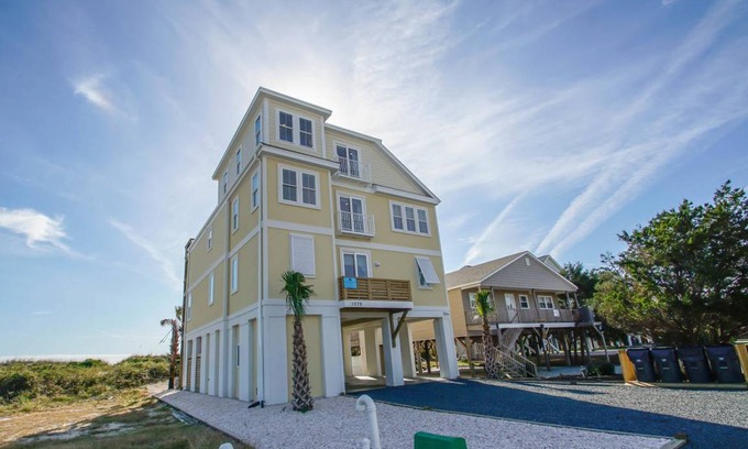 Holden Beach House | 343 m² House ∙ 8 bedrooms ∙ 19 guests