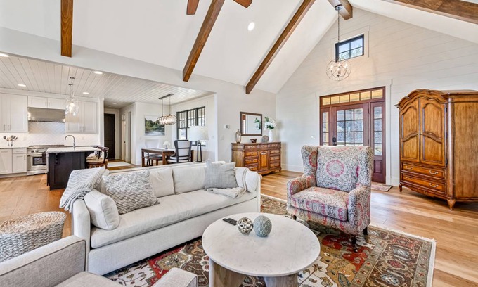 Laurel Park House | 355 m² House ∙ 3 bedrooms ∙ 8 guests