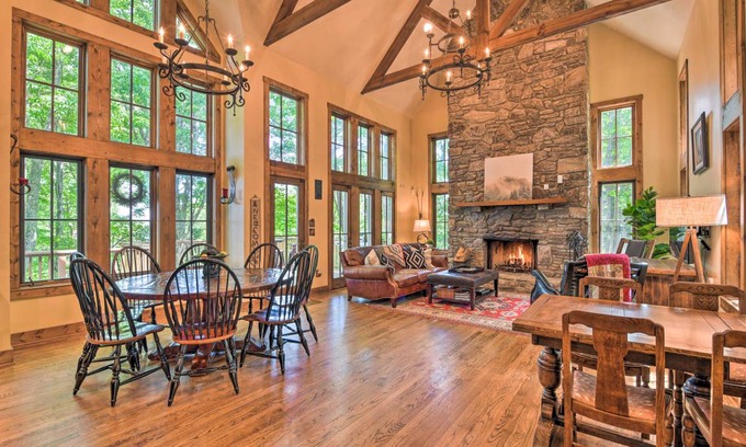 Waynesville House | 356 m² House ∙ 5 bedrooms ∙ 14 guests