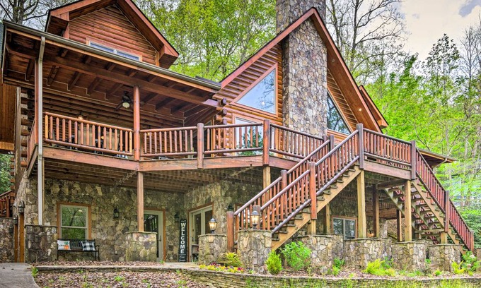 Burnsville House | 362 m² House ∙ 5 bedrooms ∙ 14 guests