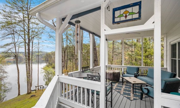 Wilkesboro House | 367 m² House ∙ 4 bedrooms ∙ 8 guests