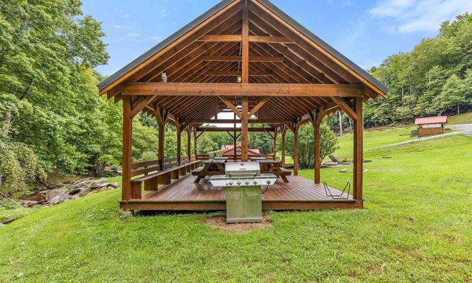 Banner Elk Cabin | 372 m² Cabin ∙ 4 bedrooms ∙ 18 guests