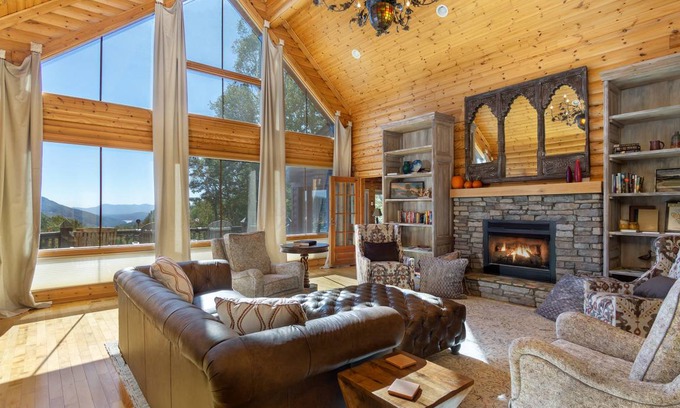 Old Fort Cabin | 397 m² Cabin ∙ 3 bedrooms ∙ 10 guests
