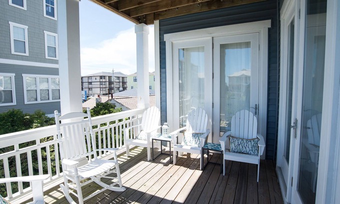 Wilmington Beach House | 3BRS, Walk to beach, Beautiful views!
